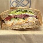 さんきょうみらい豚 - 料理写真:ボロニアソーセージサンド♪コレ食べ応えあってオススメね♡