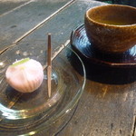 茶房 糸屋 - 「煎茶 お菓子付 (500円)」、季節の上菓子が付きます