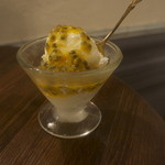ジェラテリア アクオリーナ - パッションフルーツのアフォガート（700円）