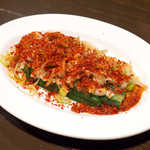 本格酒処シマウマ酒店 - カプサイシンきゅうり。良い唐辛子を使用。見た目ほど辛くなく、ちょうど良いスパイシーさ