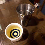 本格酒処シマウマ酒店 - 京都「人喰い岩」。ちろりで提供される燗酒を、中華料理に合わせるチャレンジ