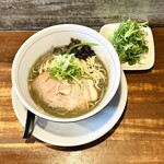 中華蕎麦 志 - 料理写真:煮干そば（白醤油）　九条ねぎ