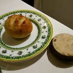 レストラン アラジン - 自家製胡麻パンと豚肉のリエット