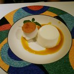 レストラン アラジン - ココナッツ風味のブラマンジェ、マンゴーのソース