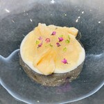 馳走西健一 - 白ミール貝と新玉ねぎのジュレ