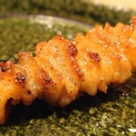 焼鳥 みずき - 軍鶏の皮
      こんな鶏皮初めて♡
      アラカルトでもぜひオーダーしたい逸品