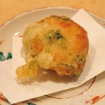 焼鳥 みずき - ナゲット
      香草と一緒に揚げてあり、上品なお味のナゲットです♪