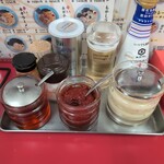 ラーメンHOUSE リュウビ  - 卓上の調味料