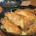 とんかつ ソースかつ丼 きらく - この厚みがナイスです　