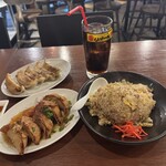 ウレシイ餃子バル リバール - 料理