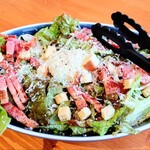洋食屋 FUKU - 出雲ベーコンと温卵のシーザーサラダ
