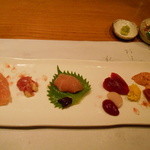 じどりや 穏座 - 淡海地鶏のお造り8種盛り
      