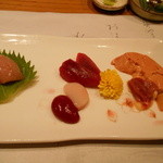 じどりや 穏座 - 淡海地鶏のお造り8種盛り
      