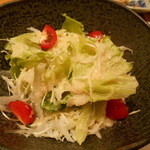 じどりや 穏座 - サラダ・オニオンドレッシング掛け
      