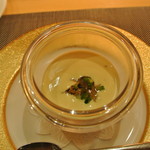 saveur - トウモロコシ（恵味）のスープ、生ウニとそのジュレ