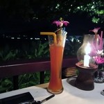 On the Rock - 飲めないメンバーはスイカジュースで乾杯、なんか俺達のビールよりカッコイイです・・・
            