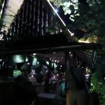 On the Rock - マリーナプーケットリゾートの中にある名前の通りに自然の岩を利用したレストランです。 