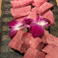 北新地 すがはら - 奥がハネした、手前が芯タン