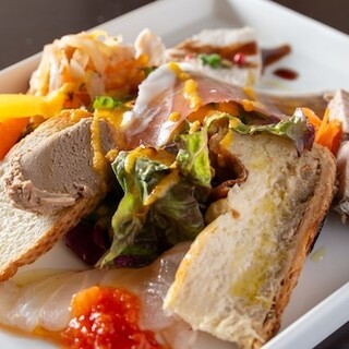 本格フルコースが手頃な価格で楽しめるディナーコースをご用意