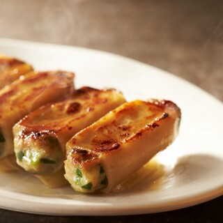 ジンホアオリジナルの三鮮焼き餃子