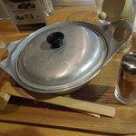 一六茶寮 - 松山名物、アルミの鍋焼きうどん