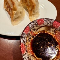 中華ダイニング 一途一心 - 焼き餃子　よだれ鶏の残ったソースで頂く