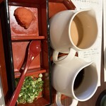 郷土料理 ぶな - しゃぶしゃぶの薬味にタレ