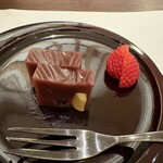 郷土料理 ぶな - デザート　栗の水羊羹にイチゴ