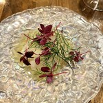 グルマンズ - 海藻塩のハーブでマリネした鮮魚のカルパッチョ 〜ガルムソース〜