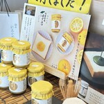 銀座に志かわ - 蜂蜜や瓶詰めはたくさんあった❣️