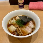 らぁ麺 すぎ本 - レディース醤油らぁ麺＋名古屋コーチン味付け玉子＋ワンタン（2個）　計1,400円