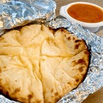 スミトラ アジアン ダイニング - チーズナンとバターチキンカレー