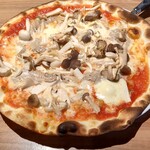 アトリエ・ド・フロマージュ - いろいろ信州きのこのピッツア　トリュフ風味＠2300円