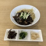 韓亭 - ジャージャー麺。