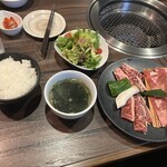 焼肉 ほむら家 - 上焼肉定食など