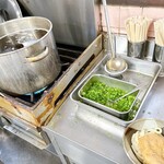 讃岐うどん がもう - ネギと出汁だけ
      これもまたシンプル☆