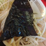 家系ラーメン 佐々喜家 - 麺の海苔巻き