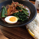 CHUTTA！ 里塚店 - アスパラと鶏竜田のスープカリー 1080円