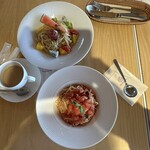 フルーツピークス 福島西店 - 果物屋さんのフルーツカッペリーニ(上)、トマトとバジルのカッペリーニ(下)