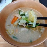 おにぎり工房　縁 - 具沢山の豚汁