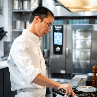 フランスの伝統を重んじて心を尽くすシェフ藤原の一皿