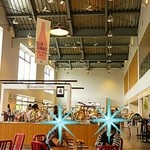 黒まぐろ - 天井高く　きれい～　右側がシードル工場ですね？