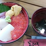 黒まぐろ - 特上５色丼　￥2200