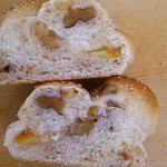 ハタダベーカリー - クルミオレンジ……断面