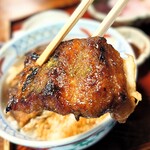 辻屋 - 表面カリッのふっくらジューシー♪
      炭火の香りも美味なり♡