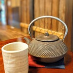 辻屋 - お茶は鉄瓶での提供です♪
