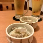 九州酒場 縁 ～えにし～ - お通しの砂肝ポン酢！