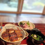 辻屋 - 和を感じる中庭を眺めながらお座敷で鰻を堪能させていただきました♪