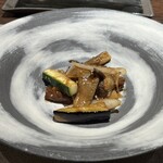 クロモリ - ◎仙台牛とうがらしとズッキーニ、はたけしめじの炒め