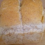 ハタダベーカリー - 全粒粉食パン１斤      300円
